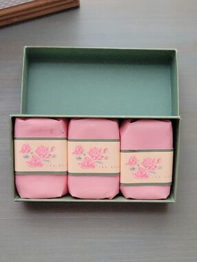 Ben Rickert Vintage Tea Rose Savon Soap Set- 3 Bars